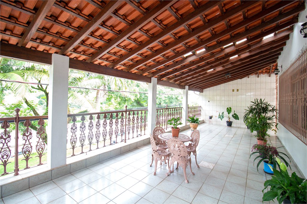 Sobrado à venda com 5 quartos, sendo 1 suíte,  em Jardim Villaça, São Roque, SP