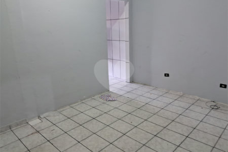 Sobrado à venda com 10 quartos, sendo 1 suíte, em Parque Ramos Freitas, São Paulo, SP