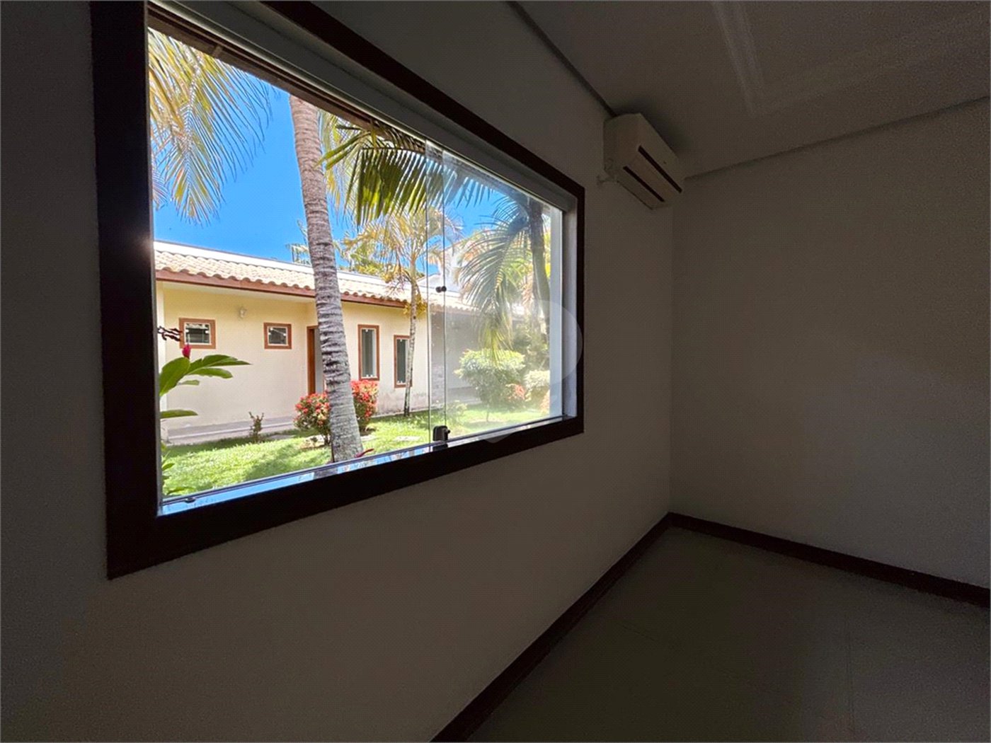 Casa à venda com 1 quarto, sendo 3 suítes,  em Outerio da Glória, Porto Seguro, BA