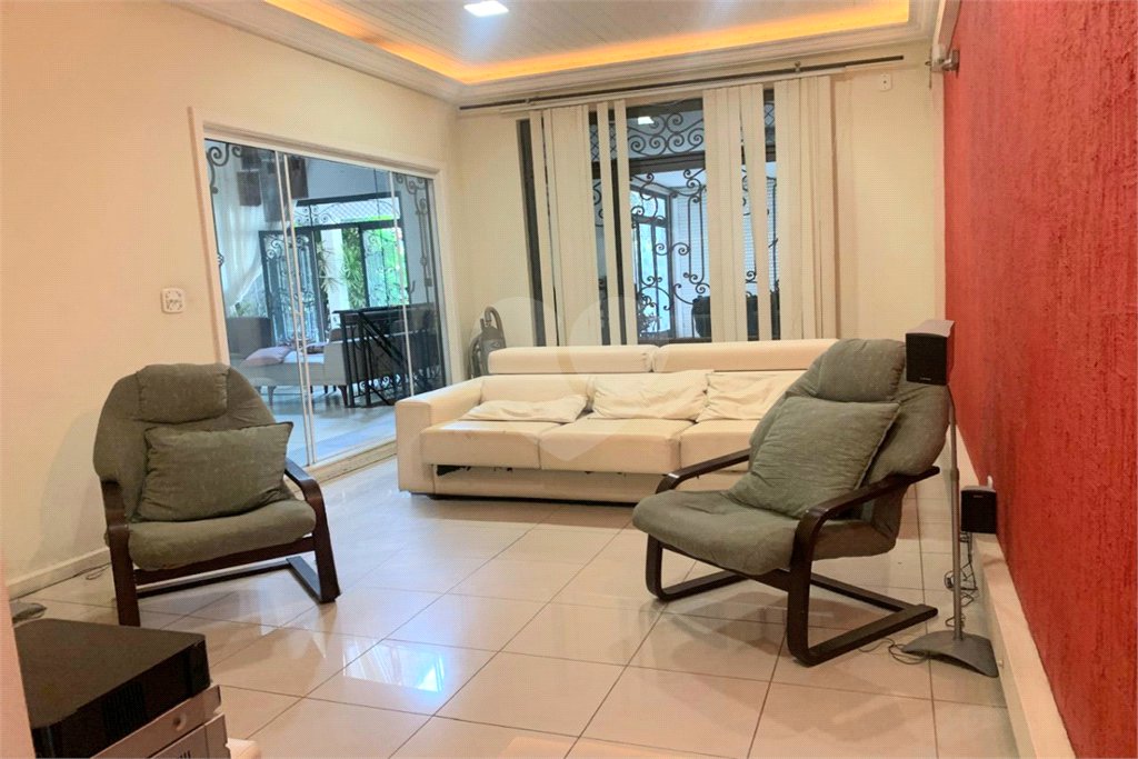 Casa à venda com 4 quartos, sendo 3 suítes, no condomínio Mirante da Barra, Rio de Janeiro - RJ