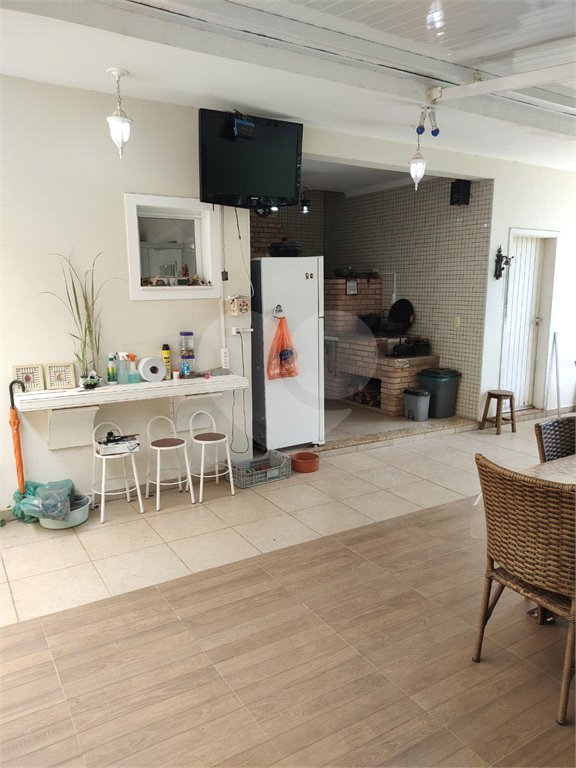 Casa à venda com 3 quartos, sendo 1 suíte, no condomínio Picollo Villaggio, Louveira - SP