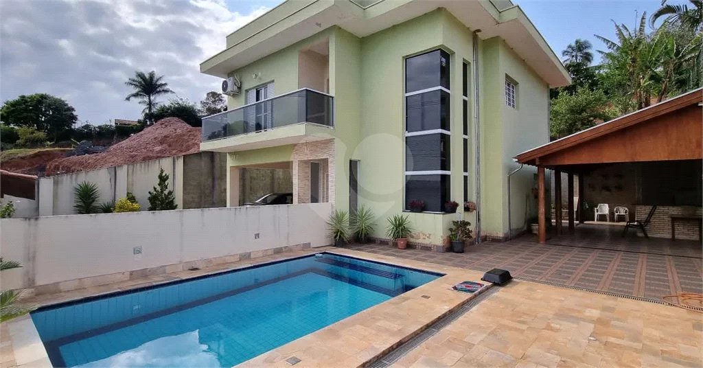 Casa à venda com 3 quartos, sendo 1 suíte, no condomínio Chácaras do Lago, Vinhedo - SP