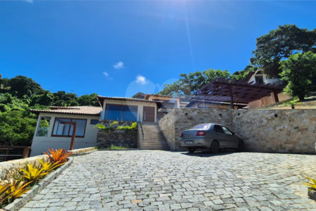 Casa à venda com 8 quartos, sendo 7 suítes, em Ferradura, Armação dos Búzios, RJ