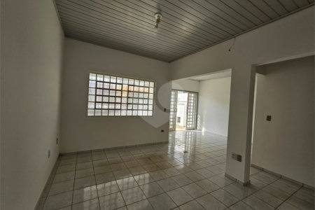 Casa à venda com 2 quartos, sendo 1 suíte, no Centro, Atibaia, SP