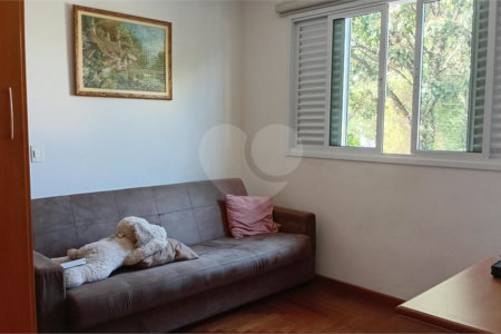 Sobrado à venda com 4 quartos, sendo 2 suítes,  em Vila Gilda, Santo André, SP
