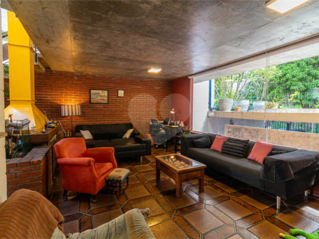 Casa de Vila à venda com 3 quartos, sendo 1 suíte,  em Chácara Monte Alegre, São Paulo, SP