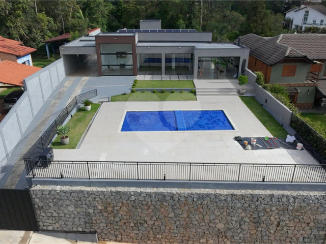Casa à venda com 4 quartos, sendo 2 suítes,  no condomínio Alpes da Cantareira, Mairiporã - SP