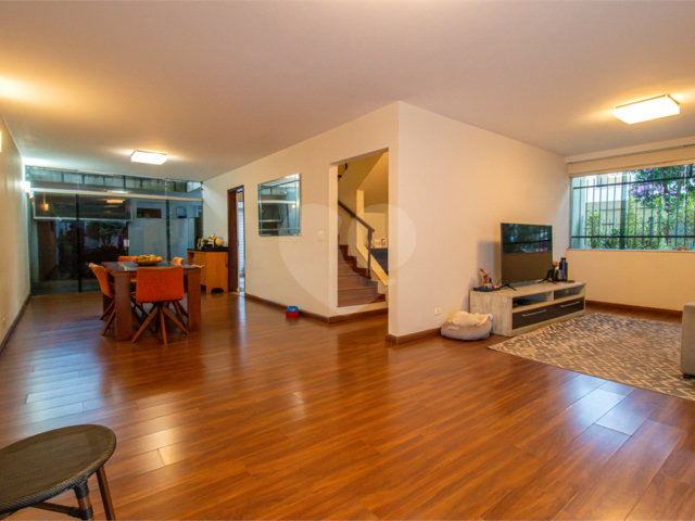 Casa à venda com 3 quartos, sendo 1 suíte,  em Alto da Boa Vista, São Paulo, SP