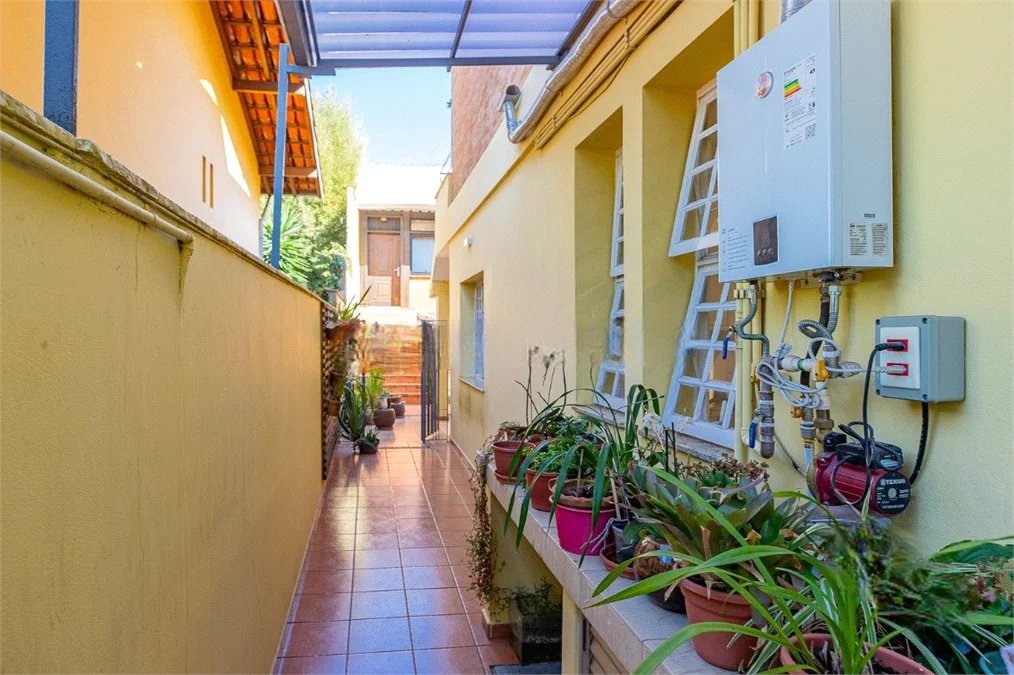 Sobrado à venda com 4 quartos, sendo 2 suítes, em Vila Madalena, São Paulo, SP
