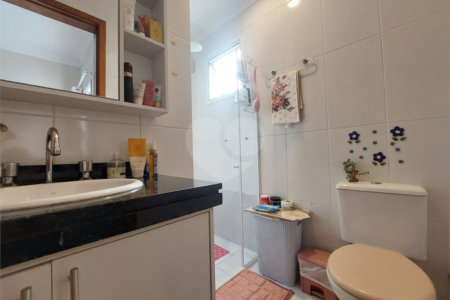 Casa à venda com 3 quartos, sendo 2 suítes,  em Jardim Lallo, São Paulo, SP