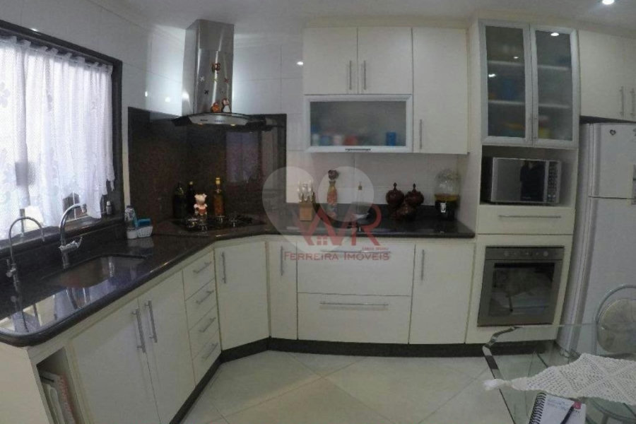 Sobrado à venda com 4 quartos em Artur Alvim, São Paulo, SP