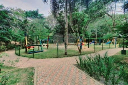 Casa à venda com 5 quartos, sendo 4 suítes, em Transurb, Itapevi, SP