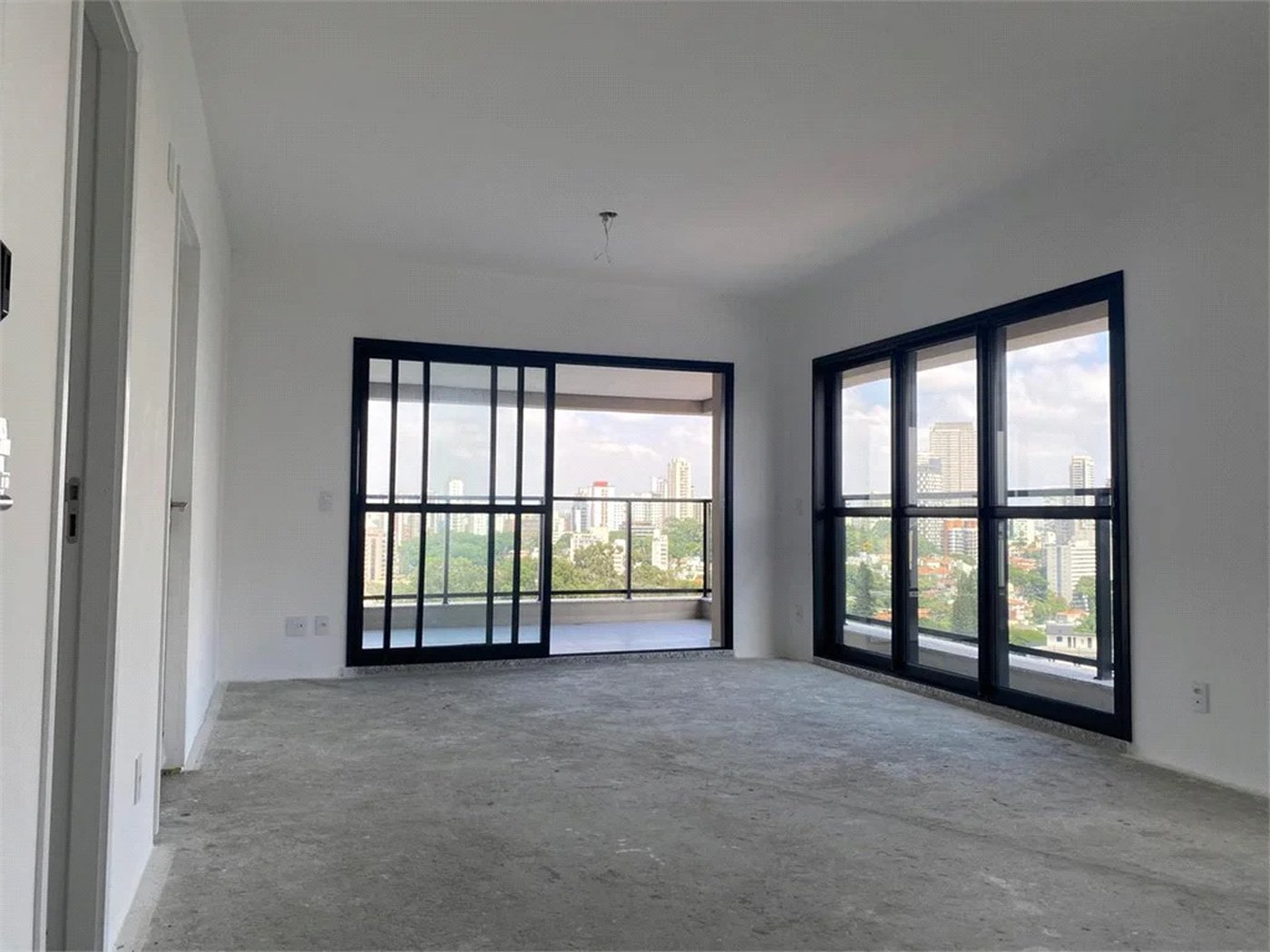 Apartamento à venda com 4 quartos, sendo 2 suítes,  em Pinheiros, São Paulo, SP