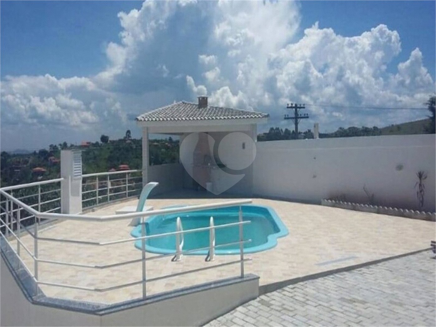 Casa à venda com 4 quartos, sendo 2 suítes,  no condomínio Jardim Imperador, Igaratá - SP