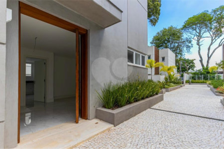 Casa à venda com 4 suítes no condomínio Hípica Garden, São Paulo - SP