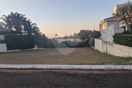 Terreno à venda no condomínio Vale das Rosas, Araraquara - SP