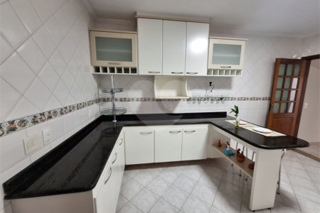 Sobrado à venda com 3 quartos, sendo 1 suíte, em Parque Vitória, São Paulo, SP
