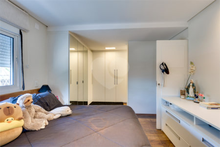 Casa à venda com 4 quartos, sendo 3 suítes, no condomínio Vila Hípica, São Paulo - SP