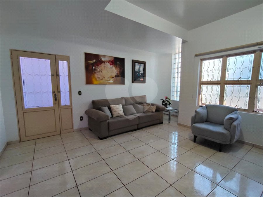 Casa à venda com 5 quartos, sendo 3 suítes, no Centro, Itapetininga, SP
