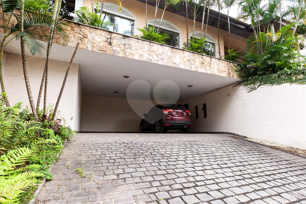 Sobrado à venda ou para alugar com 3 suítes em Jardim Guedala, São Paulo, SP