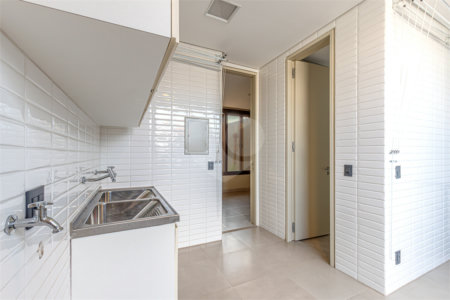 Casa à venda com 4 quartos, sendo 3 suítes, em Vila Nova Conceição, São Paulo, SP