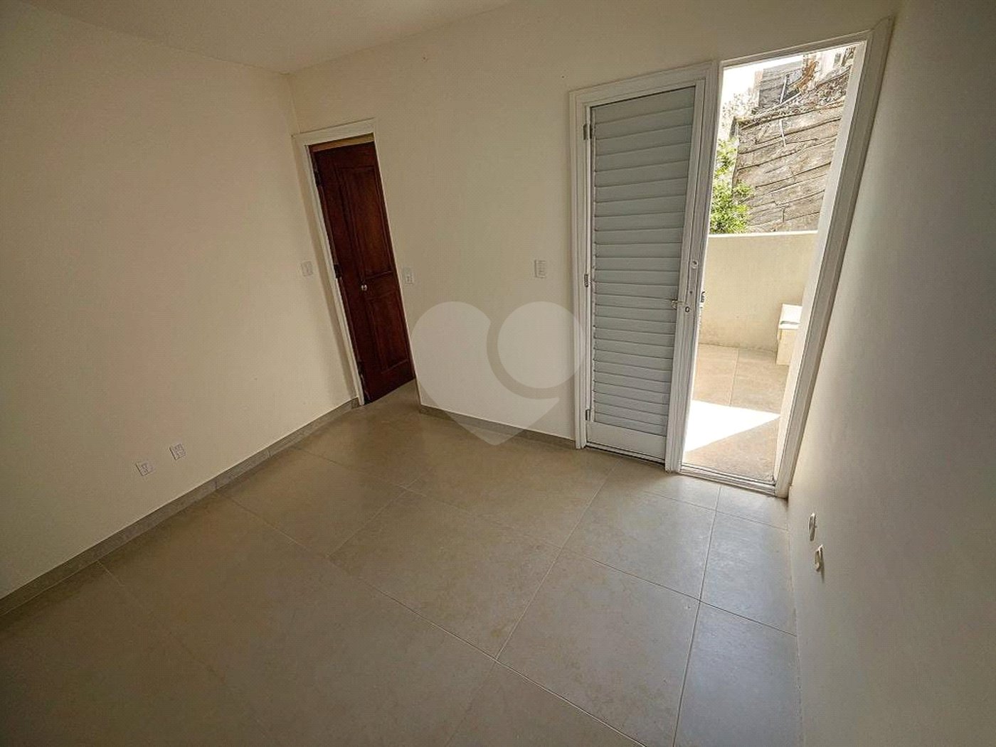 Casa à venda com 2 quartos, sendo 1 suíte, no condomínio Residencial João Turra, São Paulo - SP