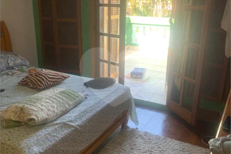 Sobrado à venda com 4 quartos, sendo 2 suítes, em Horto, São Paulo, SP