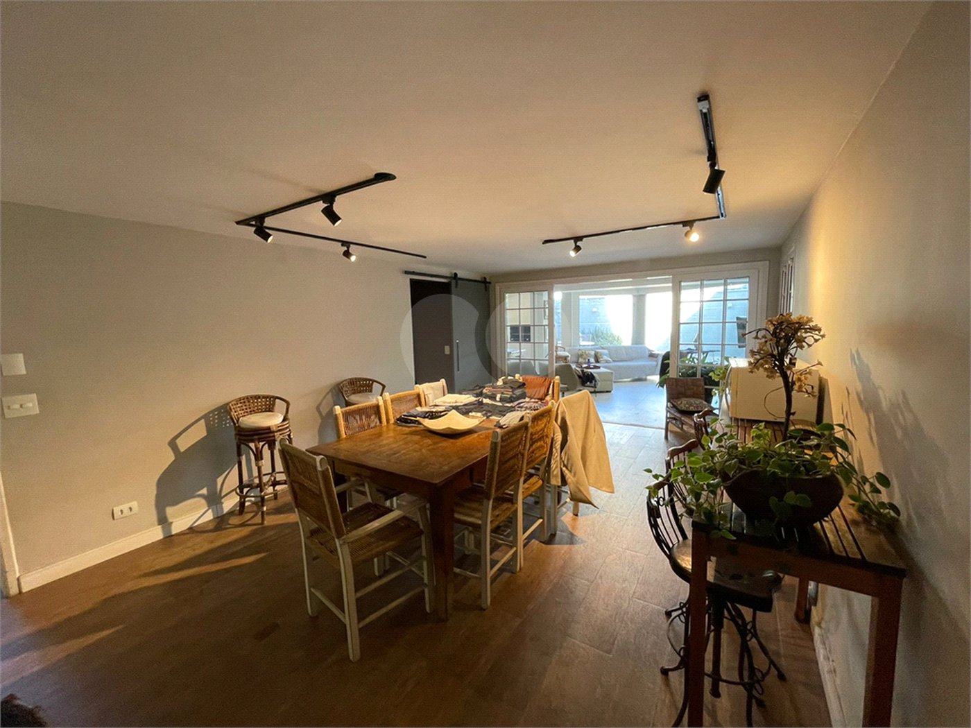 Casa à venda com 4 suítes no condomínio Fechado, São Paulo - SP