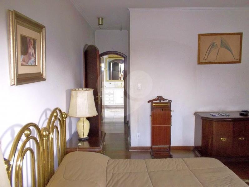 Sobrado à venda com 4 quartos, sendo 2 suítes, em Jardim Leonor, São Paulo, SP