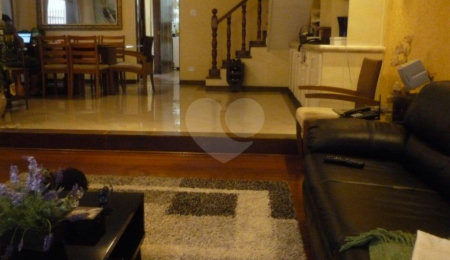Sobrado à venda com 4 quartos, sendo 2 suítes,  em Vila Paulicéia, São Paulo, SP