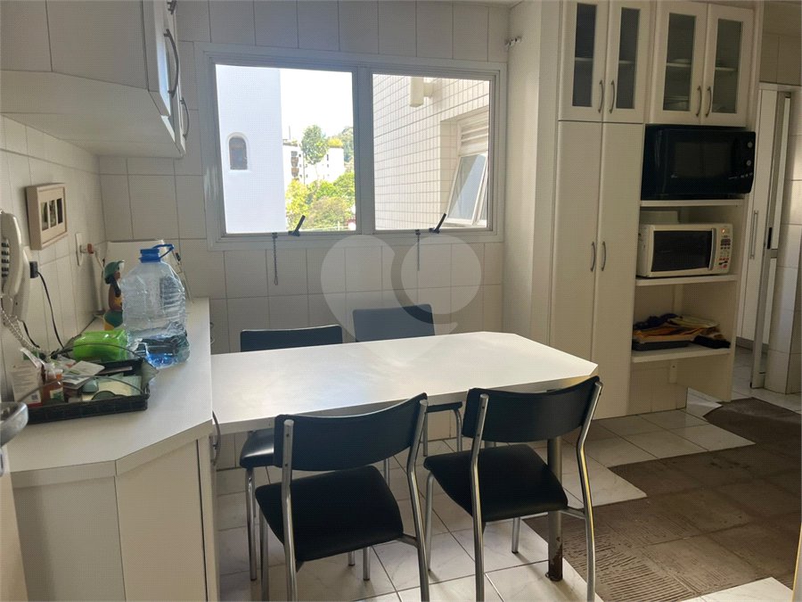 Apartamento à venda com 3 suítes em Real Parque, São Paulo, SP