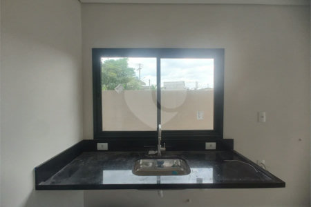 Casa exclusiva em Atibaia de alto padrão com 3 suítes, piscina, espaço gourmet, condomínio fechado, aceita financiamento