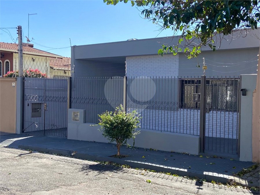 Casa à venda com 3 quartos, sendo 1 suíte, no Centro, Araraquara, SP