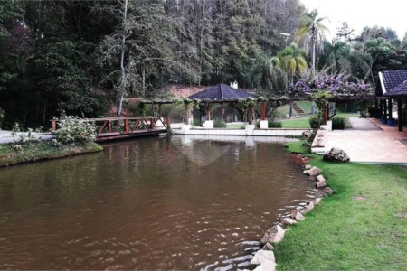 Casa à venda com 4 quartos, sendo 3 suítes, no condomínio Parque dos Manacas, Jundiaí - SP