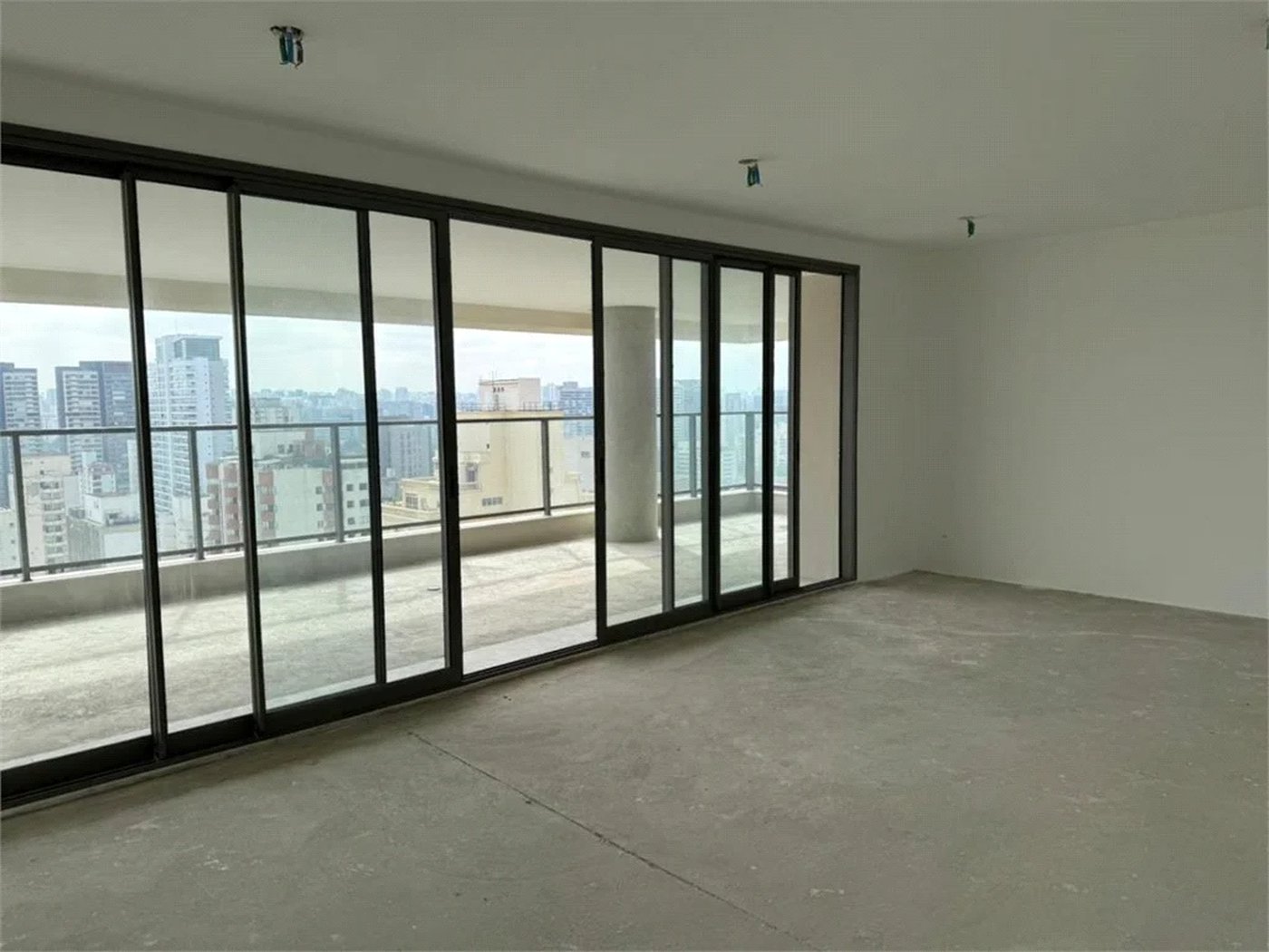 Apartamento à venda com 4 quartos, sendo 3 suítes, em Brooklin Paulista, São Paulo, SP