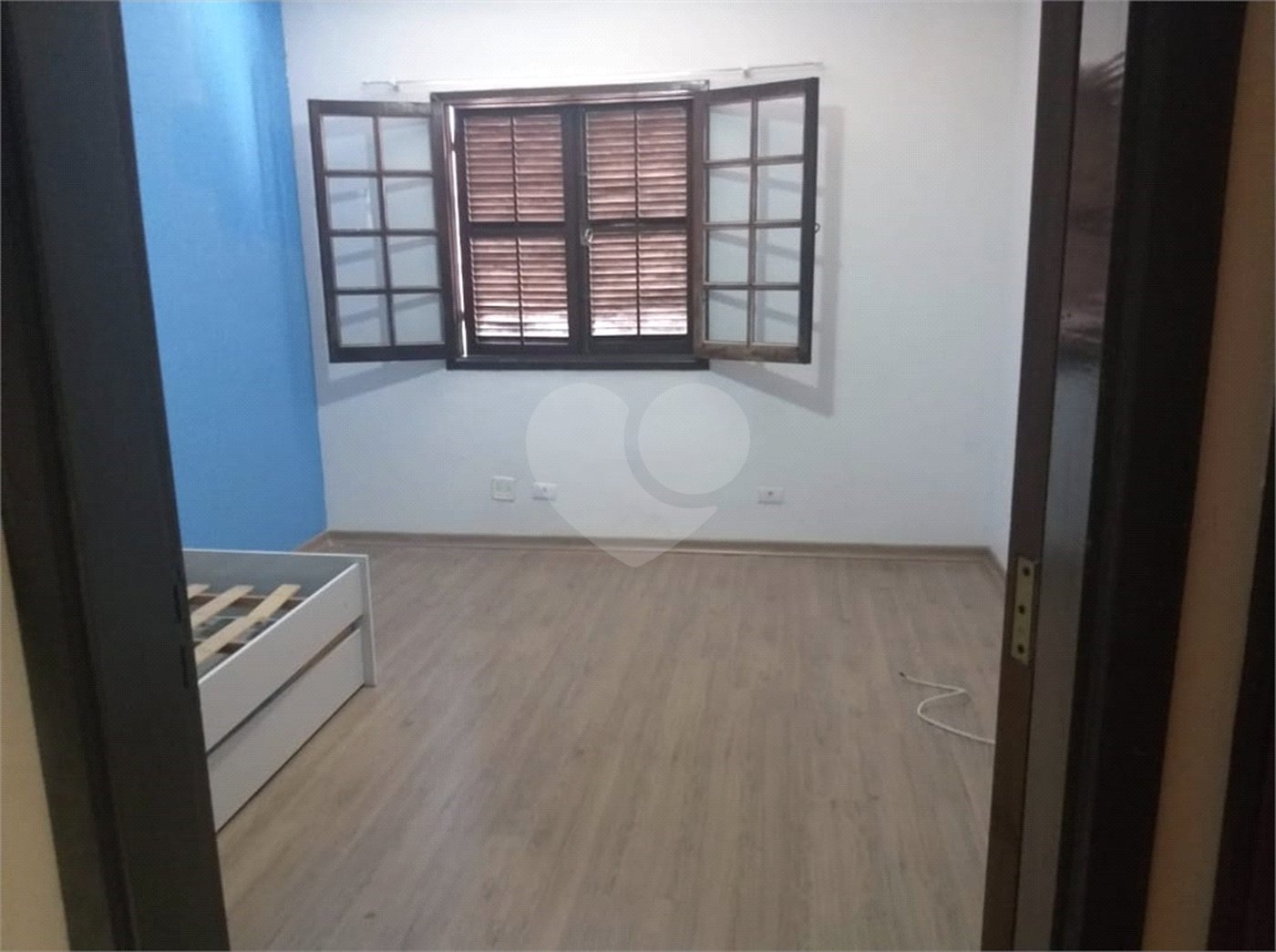 Casa à venda com 3 quartos, sendo 1 suíte, no condomínio Primavera, São Paulo - SP