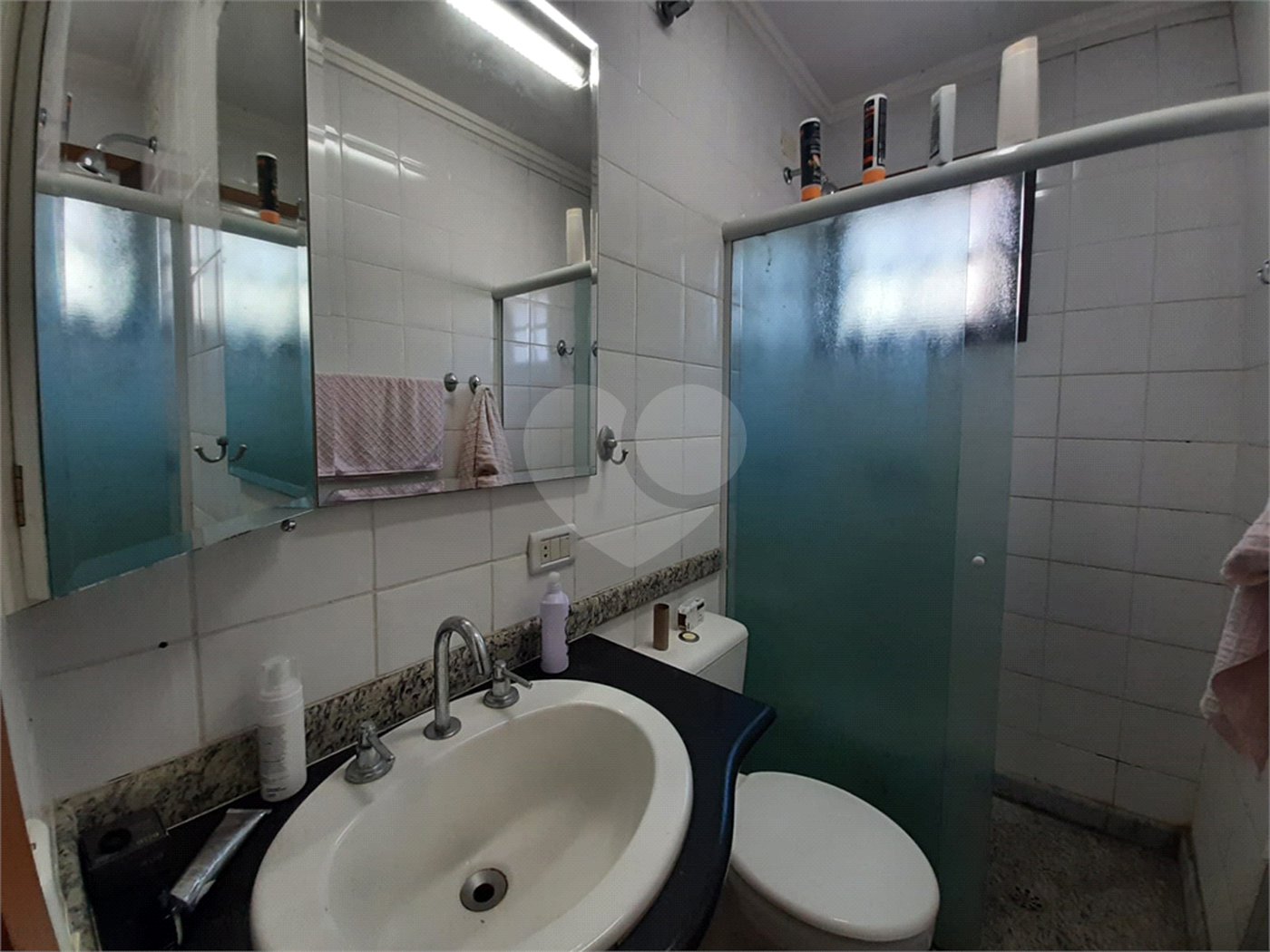 Casa à venda ou para alugar com 3 quartos, sendo 2 suítes, no condomínio Chácara das Rosas, São Paulo - SP
