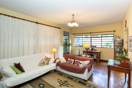 Casa à venda com 3 quartos, sendo 1 suíte, em Alto da Boa Vista, São Paulo, SP