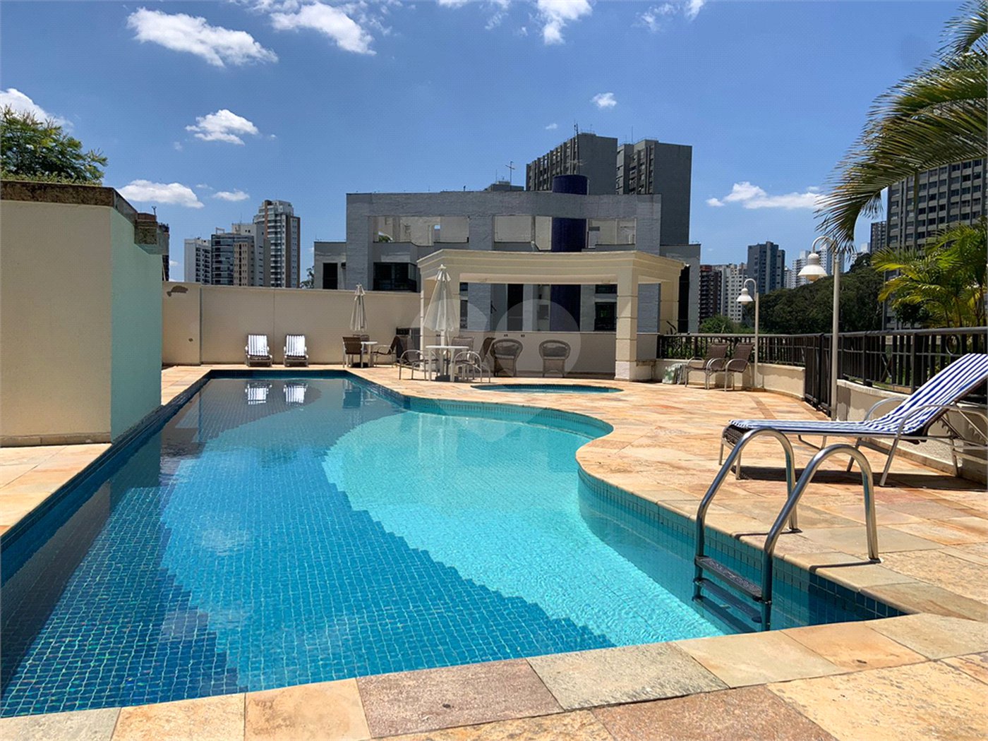 Apartamento à venda ou para alugar com 3 suítes em Vila Suzana, São Paulo, SP
