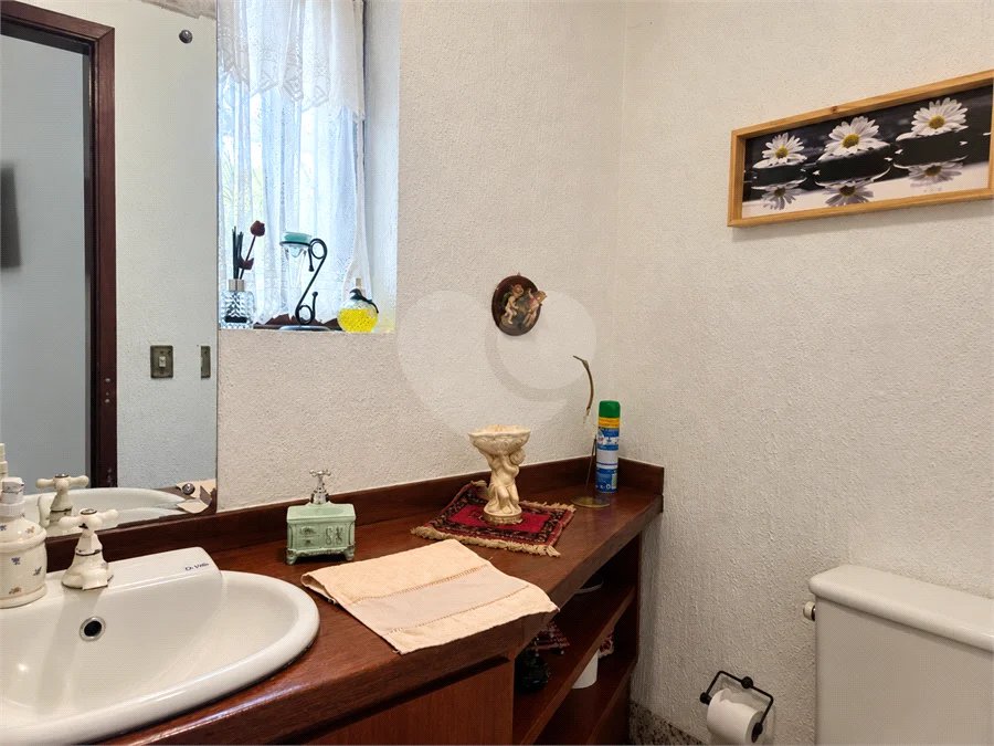 Sobrado com cinco quartos sendo 3 suites 4 vagas| R$ 3.300.000 no Alto da Boa Vista - São Paulo