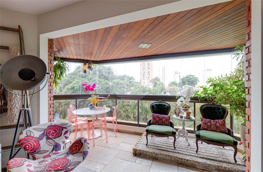Apartamento à venda com 3 suítes em Campo Belo, São Paulo, SP