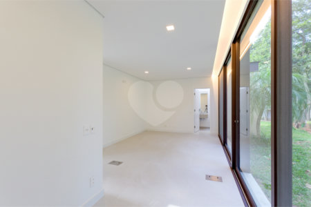 Casa à venda com 5 suítes no condomínio Chácara Flora, São Paulo - SP
