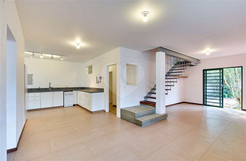 Casa para alugar com 5 quartos, sendo 3 suítes,  em Chácara Monte Alegre, São Paulo, SP