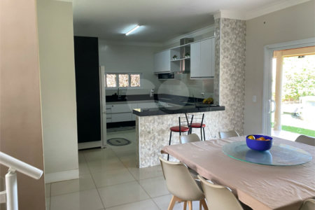 Casa à venda com 4 quartos, sendo 3 suítes, no condomínio Primavera, Salto - SP