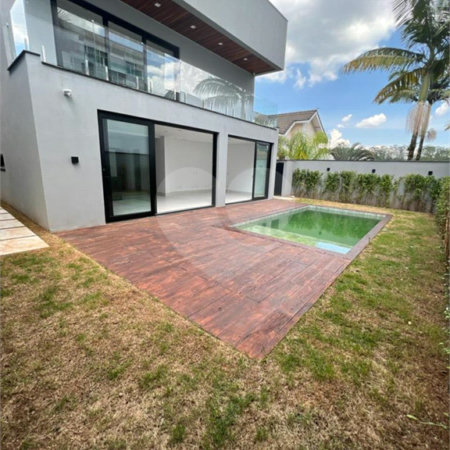 Casa à venda com 4 quartos, sendo 2 suítes, no condomínio Swiss Park, São Bernardo do Campo - SP