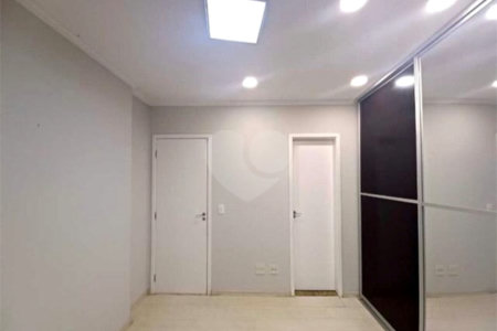 Apartamento no Edifício Torres di Itália.