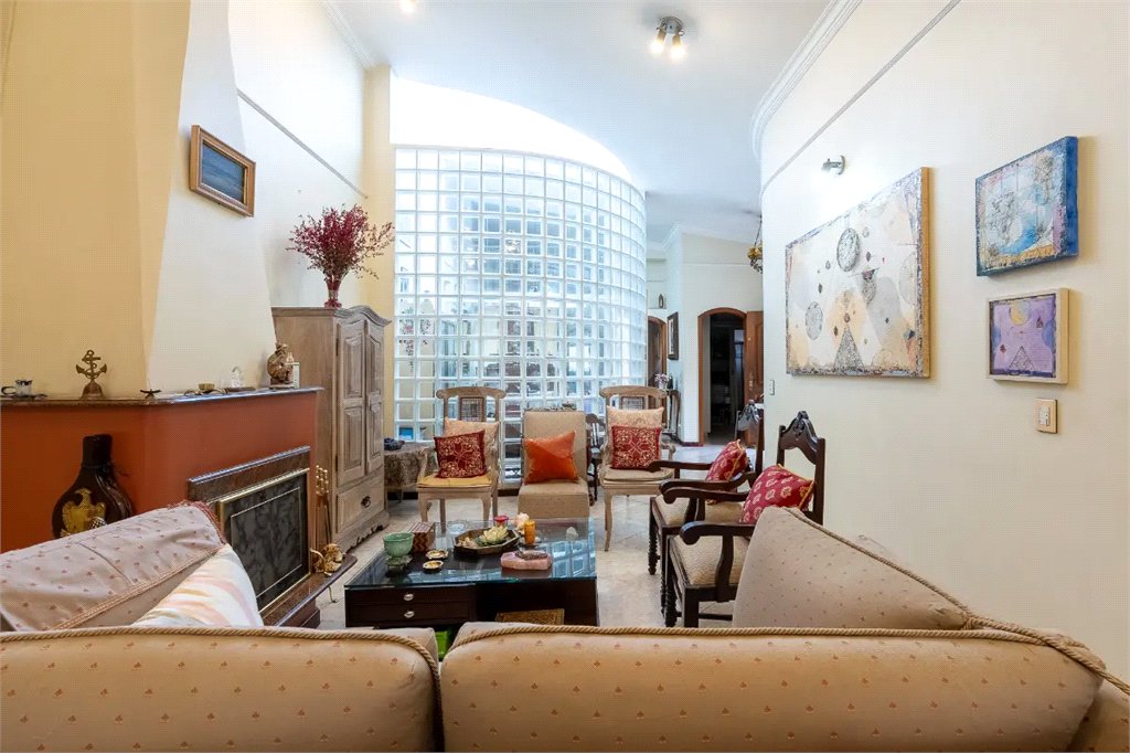 Casa a venda no Planalto Paulista, 2 suítes, 4 vagas, 230 m², quintal e localização privilegiada