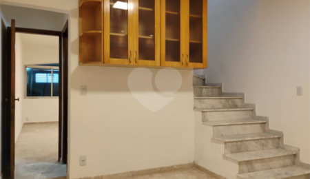 Sobrado à venda com 3 quartos, sendo 1 suíte,  em Vila Paulista, São Paulo, SP