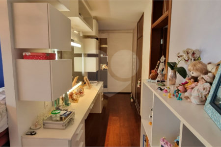 Casa à venda com 5 quartos, sendo 2 suítes, no condomínio Swiss Park, São Bernardo do Campo - SP