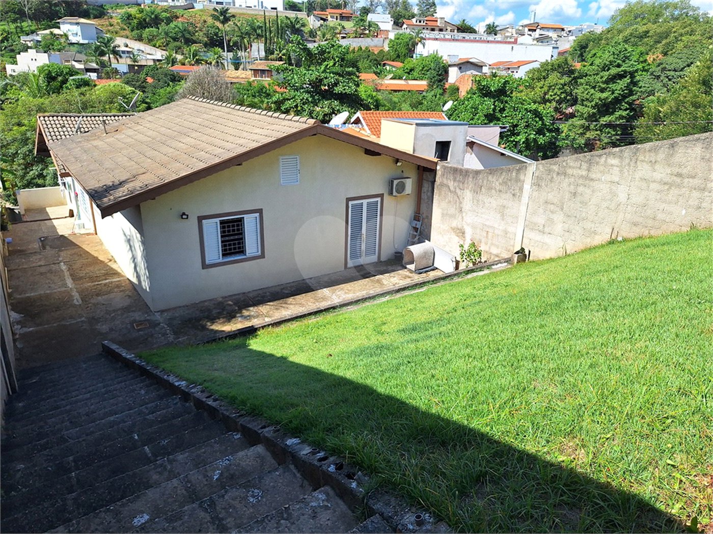 Casa à venda com 4 quartos, sendo 1 suíte, em Santa Cândida, Vinhedo, SP
